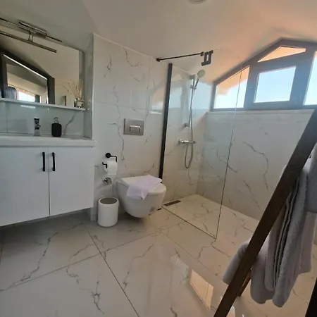 לינה וארוחת בוקר @home דליאן